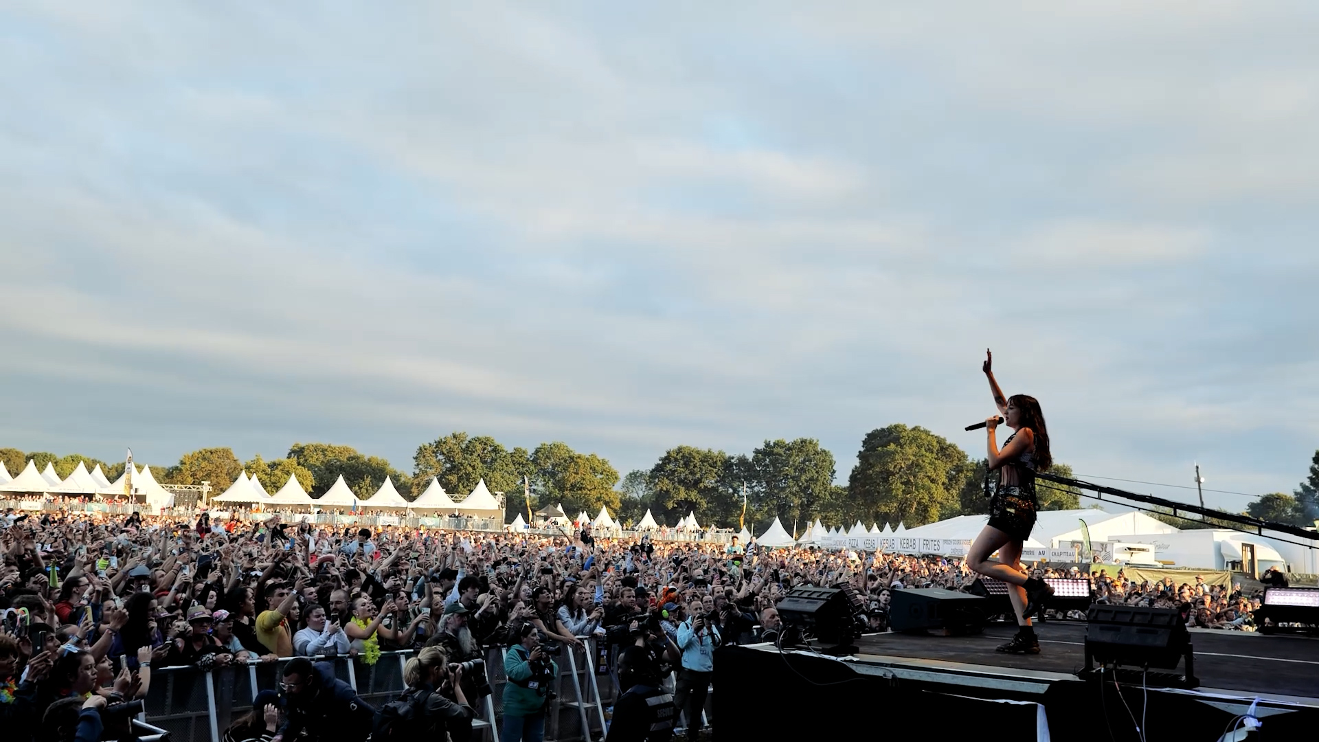 V1.00_01_45_09.Still014